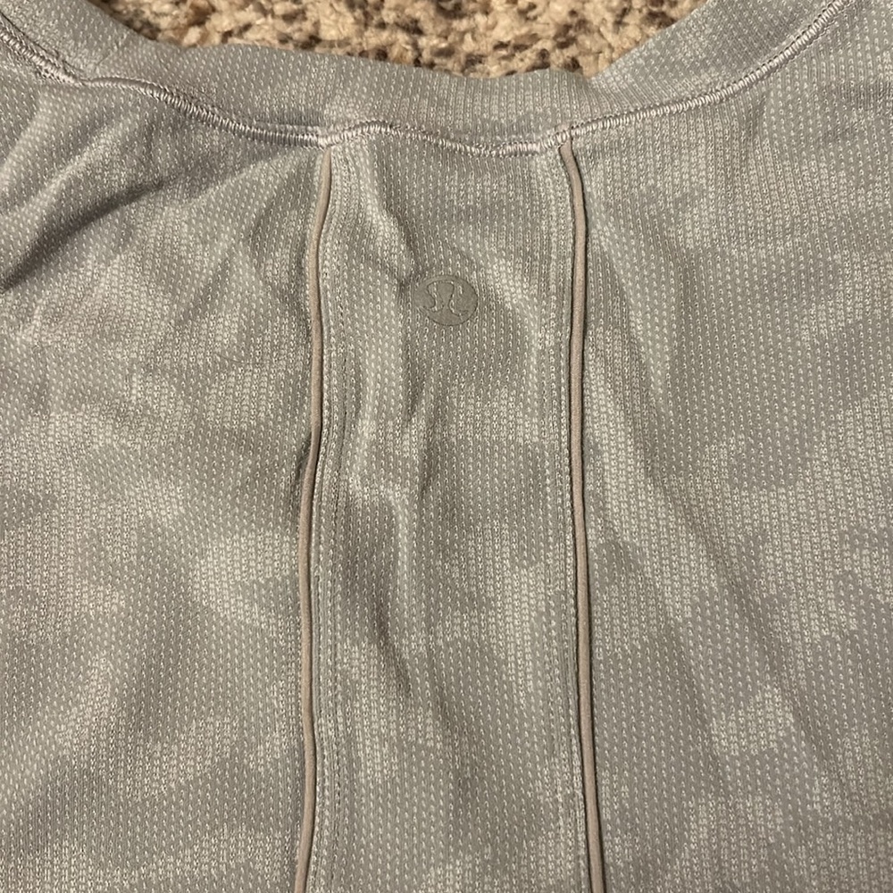 Lululemon Tee - Picture 4 of 4